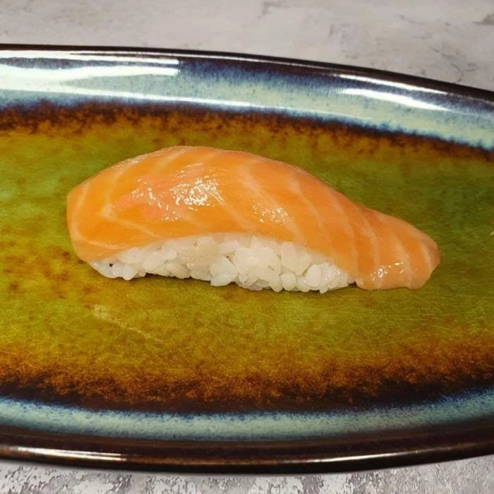 Суши с лососем